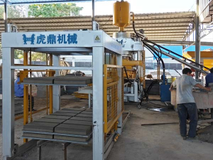 砂基透水磚機(jī) 全自動(dòng)透水磚機(jī) 虎鼎靜壓磚機(jī)