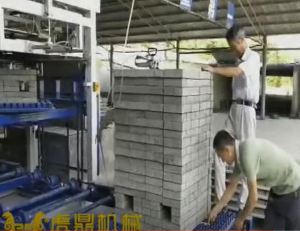 免托盤自動(dòng)碼磚機(jī) 自留孔收磚線 自留磚板分離機(jī)