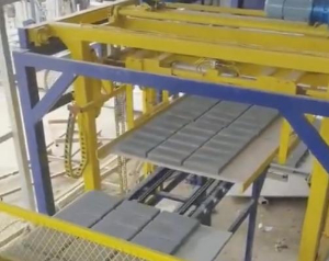 自動(dòng)收磚碼磚機(jī) 自動(dòng)收磚線虎鼎水泥磚碼垛機(jī)